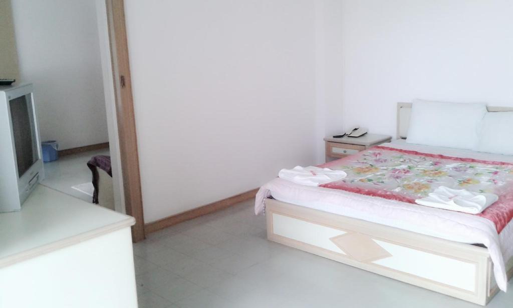 M In Korat Service Apartment Nakhon Ratchasima Room photo
