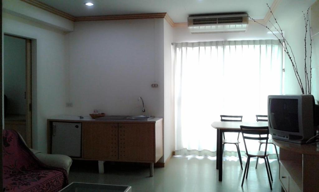 M In Korat Service Apartment Nakhon Ratchasima Room photo